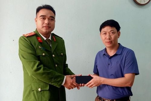 Văn Quan (Lạng Sơn): Nhặt được điện thoại iPhone trả lại cho người mất