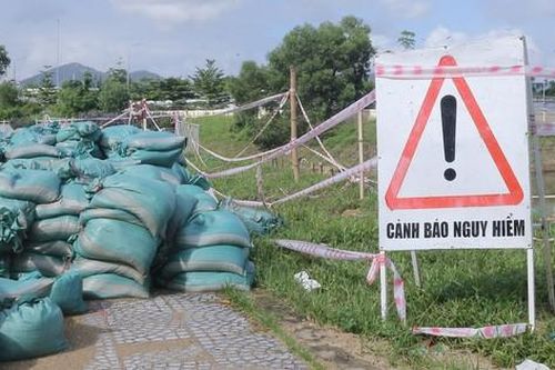 Đà Nẵng: Kênh Phú Lộc sạt lở nghiêm trọng
