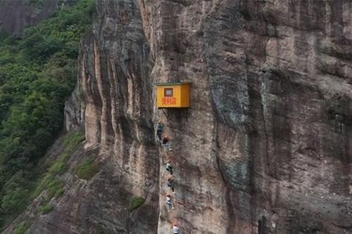 Tò mò cửa hàng tiện lợi 'bất tiện' nhất thế giới