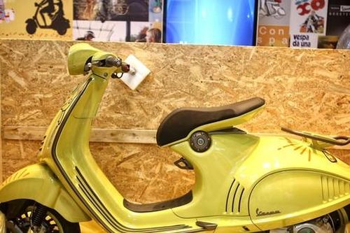 Cận cảnh xe tay ga Vespa giá hơn 400 triệu đồng ở Việt Nam