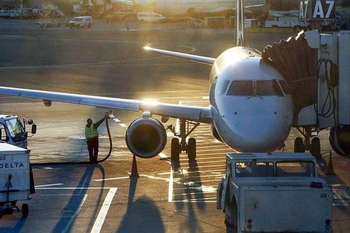Hàng không châu Âu đối mặt giá nhiên liệu tăng cao như thế nào?