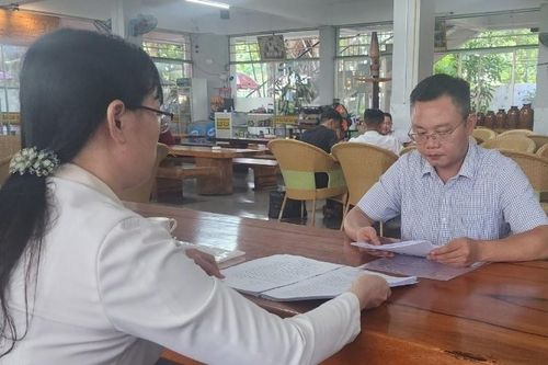 Học hết lớp 9 không có hồ sơ: 'Ngày nào con cũng khóc vì không được đến trường'