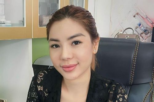 Diễn viên Phan Thu Hằng bật khóc sau cuộc điện thoại của đạo diễn Bình Trọng
