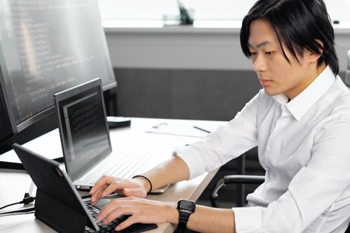 Doanh nghiệp có cần chuẩn bị nguồn nhân lực tích hợp cho AI tạo sinh?