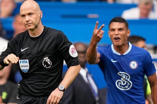 Trọng tài tai tiếng trở lại bắt đại chiến Man City đấu Chelsea