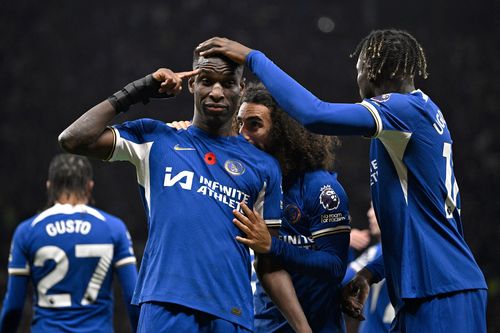 Chelsea ngược dòng 'hủy diệt' Tottenham trong trận cầu điên rồ