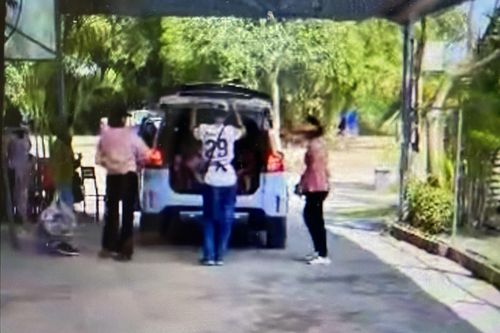 Tạm dừng hoạt động trường mầm non 'nhồi nhét' trẻ trên xe đi dã ngoại