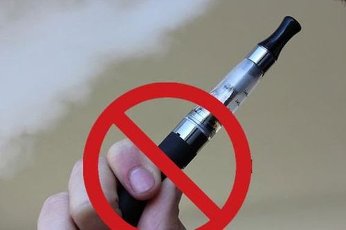 Học sinh sử dụng thuốc lá điện tử tràn lan khiến phụ huynh lo lắng