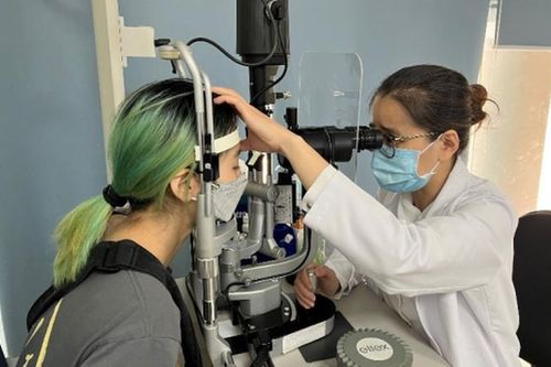 Cô gái 22 tuổi mắc bệnh tiểu đường, biến chứng vào mắt gây đục thủy tinh thể