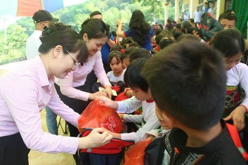 Hành trình chia sẻ yêu thương đến các em học sinh vùng cao