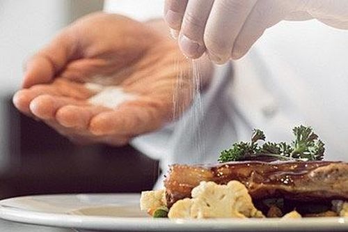 Những điều ngạc nhiên khi hạn chế sử dụng muối