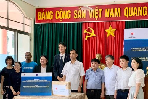 Bộ Y tế và tổ chức nước ngoài bàn giao thiết bị công nghệ thông tin tại Gia Lai