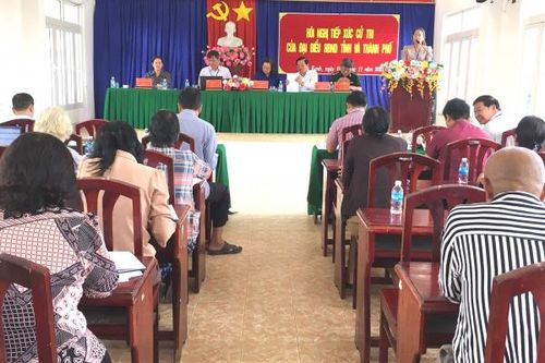 Ông Trần Mạnh Dũng tiếp xúc cử tri tại TP. Cam Ranh