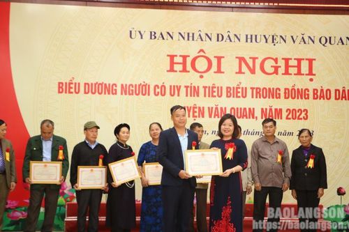 Văn Quan: Biểu dương người có uy tín tiêu biểu trong đồng bào dân tộc thiểu số