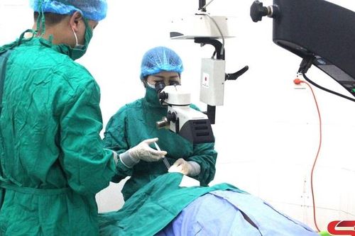 Tìm lại ánh sáng cho đôi mắt đục thủy tinh thể