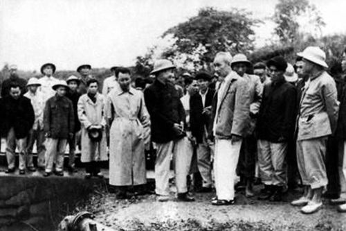 Chuyện Bác về kè Lũ Yên