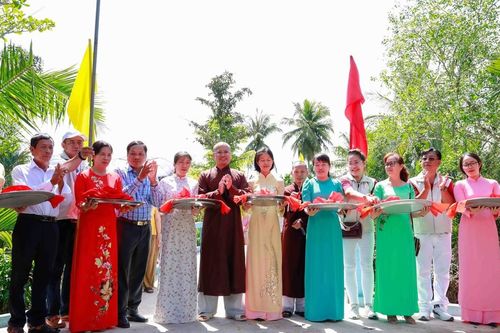 Chùa Diệu Pháp khánh thành cầu nông thôn, bàn giao nhà tình thương tại tỉnh Bến Tre và Vĩnh Long