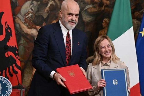 Italy sẽ xây dựng trung tâm tiếp nhận người di cư ở Albania