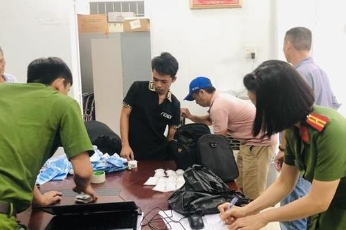 Bắt quả tang đối tượng vận chuyển gần 1kg ma túy đá