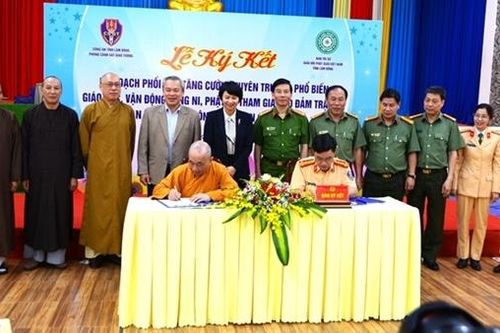 Phát huy vai trò tôn giáo trong bảo đảm trật tự an toàn giao thông