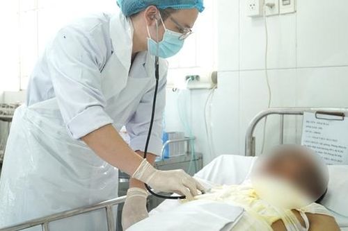 Câu cá gần đường dây điện trung thế, 3 người bị bỏng toàn thân