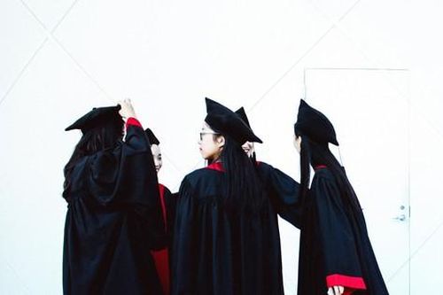 Tác giả bài báo khoa học ghi sai địa chỉ có sai không?