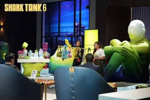 Một local brand túi xách định giá 104 tỷ đồng, Shark Bình và Shark Hùng Anh ra deal giống hệt, startup chọn ai?