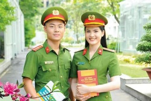 Phát hành lịch xuân Công an TPHCM năm 2024