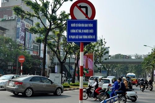 Không chấp hành biển báo giao thông bị phạt bao nhiêu tiền?