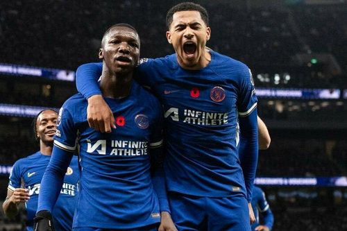 Nhận 2 thẻ đỏ, Tottenham thua sốc Chelsea