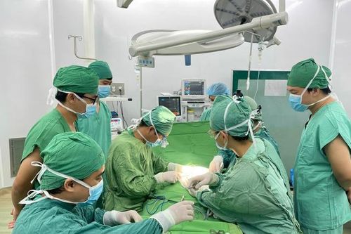 Giúp bệnh nhi 5 tháng tuổi thoát dị tật bẩm sinh cơ quan tiết niệu