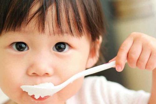 Có nên ăn dầu mỡ và tác dụng của dầu mỡ với sức khỏe của trẻ em