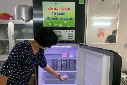 Kiểm soát suất ăn từ thiện tại bệnh viện: Khó nhưng phải làm!