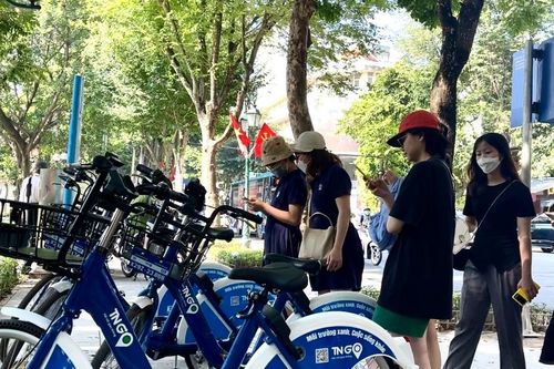 Xe đạp công cộng đi vào đời sống người dân Thủ đô