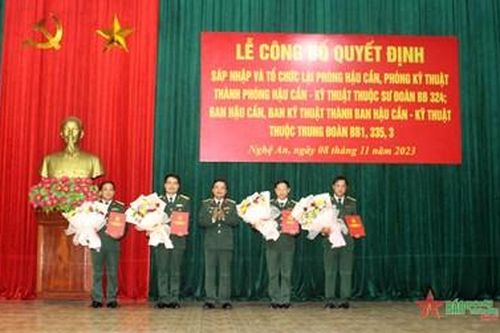 Sư đoàn 324 (Quân khu 4) công bố quyết định sáp nhập và tổ chức lại Phòng (Ban) Hậu cần - Kỹ thuật