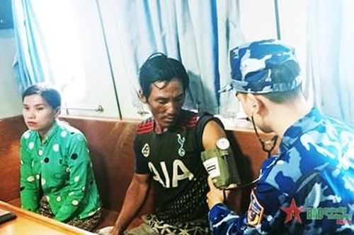 Cảnh sát biển cứu sống 6 người trên tàu cá gặp nạn trên biển