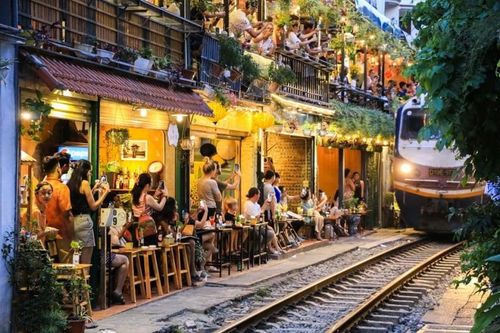 Tái diễn cà phê đường tàu ở quận Hoàn Kiếm và Ba Đình