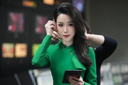 Nhan sắc nữ MC truyền hình đẹp gợi cảm ngoài giờ lên sóng