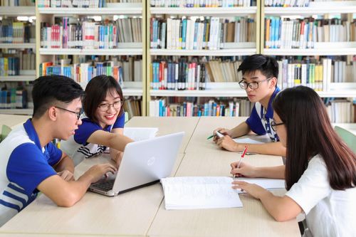 Trường đại học hay đại học?