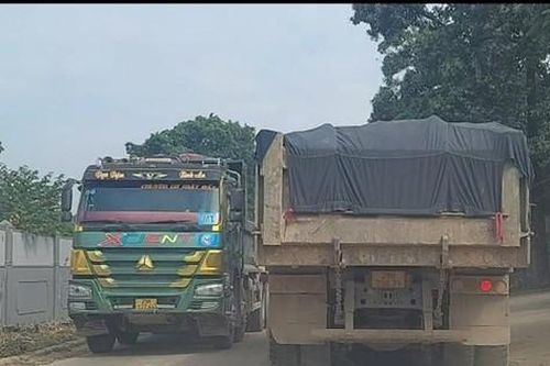 Mới nhất vụ đoàn xe 'hổ vồ' cày nát đường làng