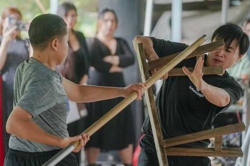 Tuyệt chiêu bài võ dùng vật dụng làm binh khí của môn đệ Đại lực sĩ - võ sư Hà Châu