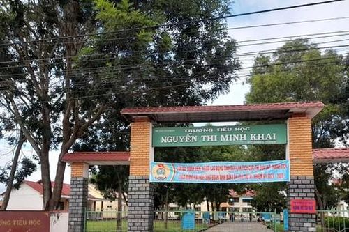 Một trường học vùng biên ra thông báo không nhận quà dịp 20/11