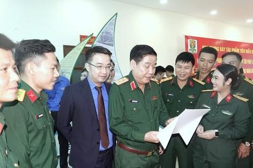 Tổng cục Chính trị tôn vinh điển hình tuyên truyền ý thức thượng tôn pháp luật