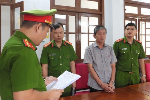 Chiếm đoạt 20 tỷ đồng tiền đặt cọc mua đất