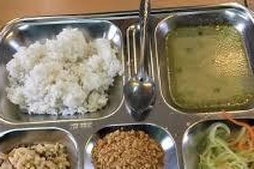 Hiệu trưởng phải gửi hình ảnh suất ăn bán trú hàng ngày về phòng giáo dục