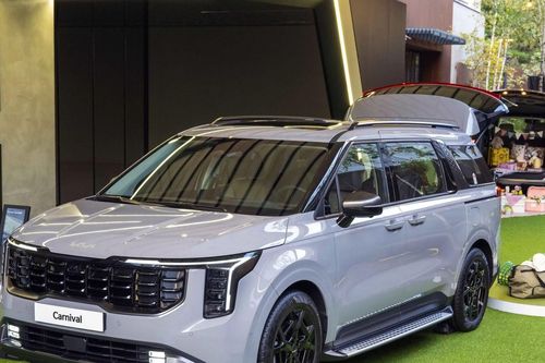 KIA Carnival công bố phiên bản mới sau khi bản cũ bị chê kém an toàn