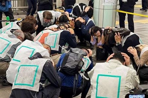 Người dân Tokyo diễn tập sơ tán phòng tránh tên lửa