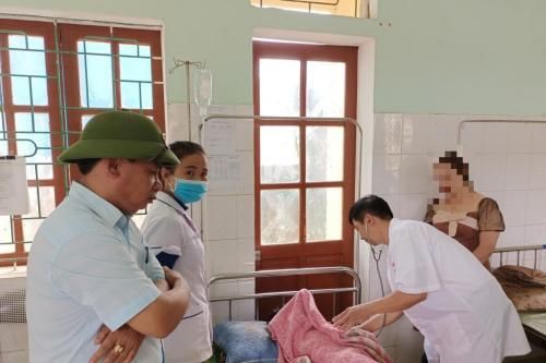 Bộ đội biên phòng cứu sống một học sinh tiểu học ăn lá ngón tự tử