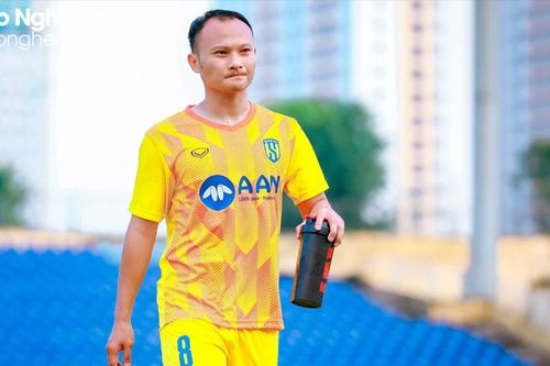 Vì sao Trọng Hoàng chưa ra sân tại V.League 2023/2024?