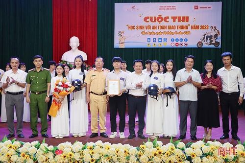 Trường THPT Cẩm Bình nhất cuộc thi 'Học sinh với an toàn giao thông'